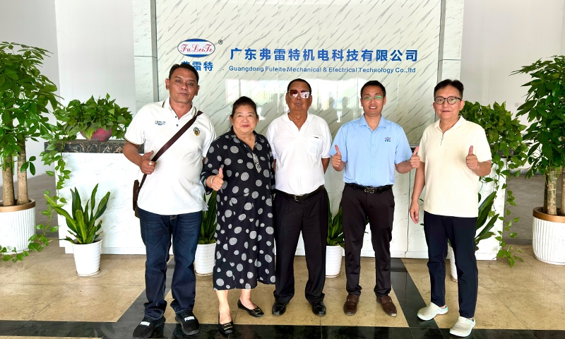 泰國(guó)pu文化石發(fā)泡機(jī)客戶(hù)